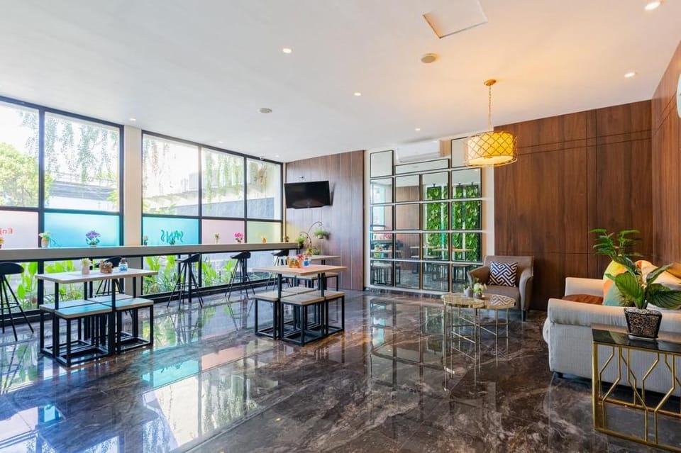 Sans Hotel Box Mansion Surabaya by RedDoorz Hotel in Surabaya