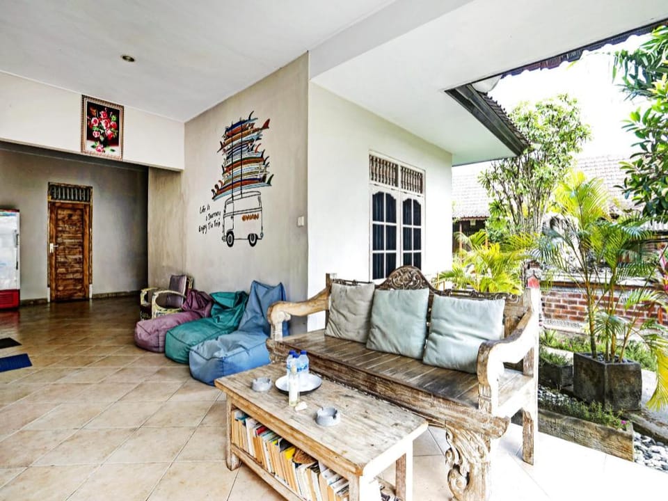 OYO 90540 Swan Guest House Hotel in North Kuta