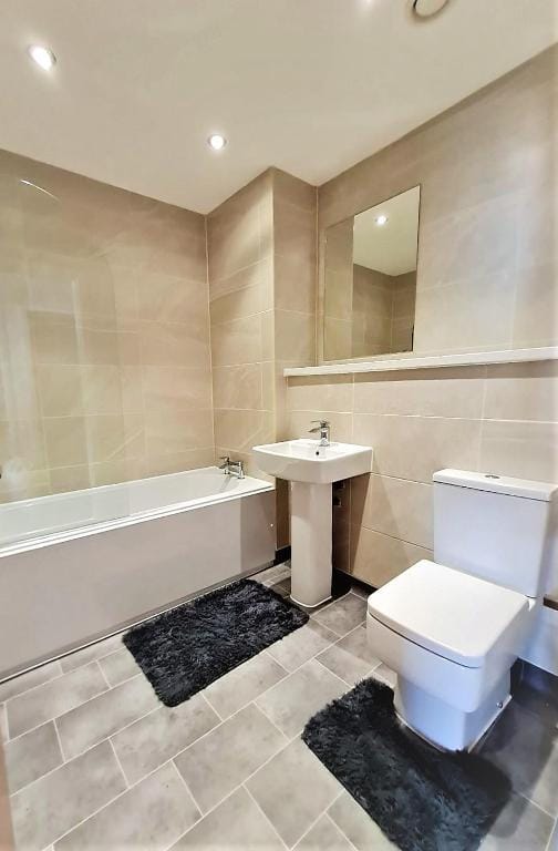 Central 2 Bedroom 2 Bathroom Apartment inc Parking Apartment in Liverpool