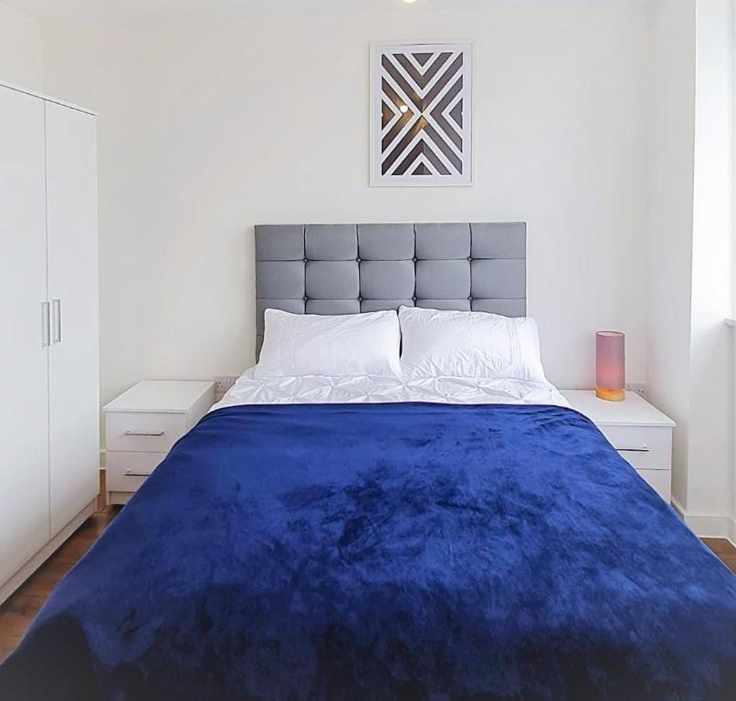 Central 2 Bedroom 2 Bathroom Apartment inc Parking Apartment in Liverpool
