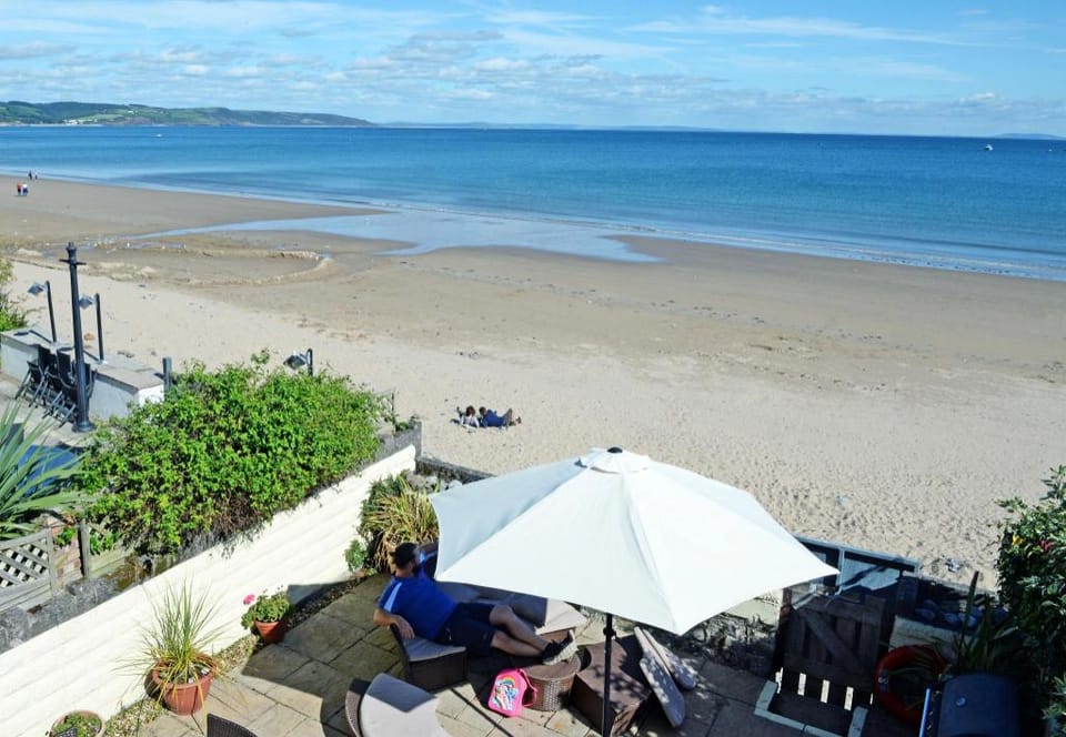 Gone to the Beach - Sea Views, Direct Beach Access Apartment in Saundersfoot