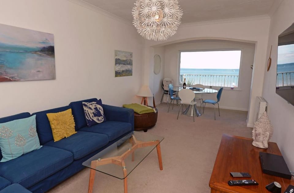 Gone to the Beach - Sea Views, Direct Beach Access Apartment in Saundersfoot