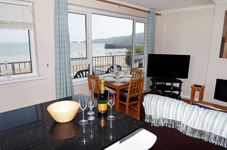 Mermaid Apartment - Sea Front Apartment with Views Apartment in Saundersfoot
