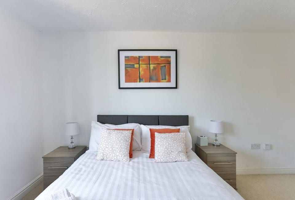 KVM - Highclere House Apartment in Huntingdonshire District