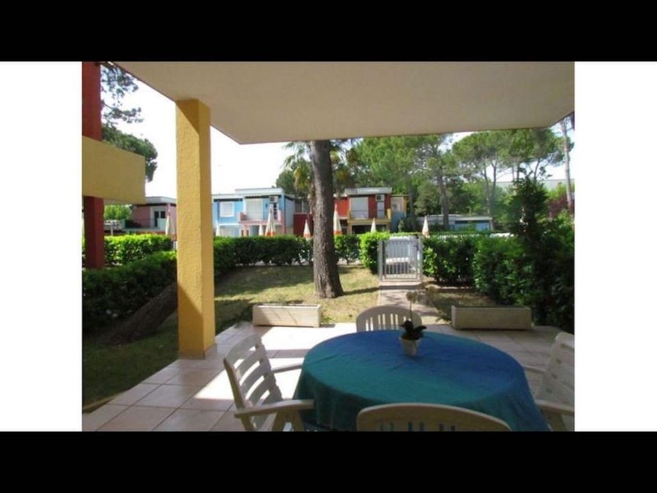 Beautiful and modern village with terraced houses and swimming pool Apartment in Bibione