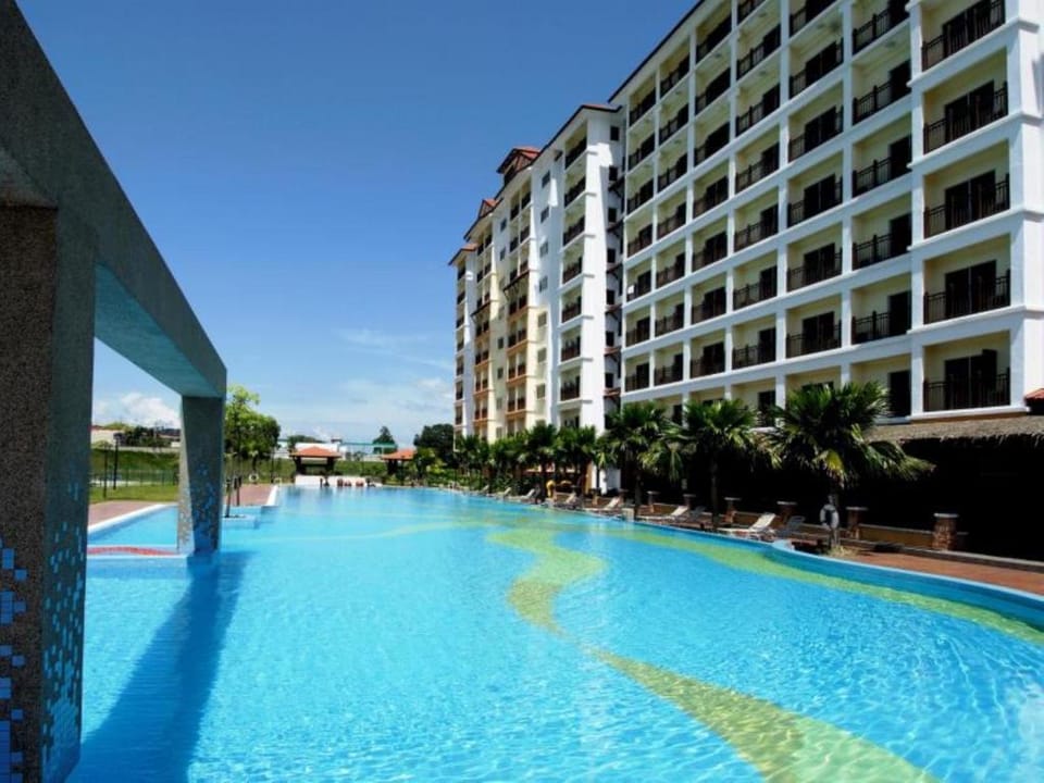 OYO HOME 90301 Suria Service Apartments @ Bukit Merak Laketown Resort Vacation rental in Perak