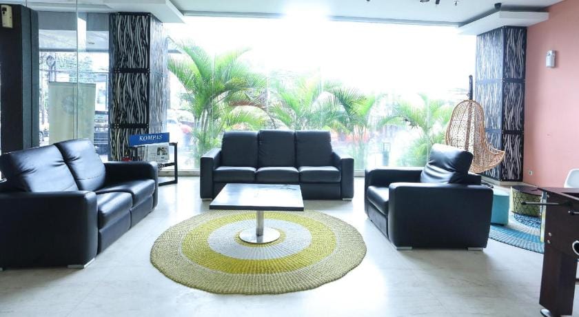 Super OYO Townhouse OAK Hotel Fiducia Pondok Gede Hotel in Jakarta