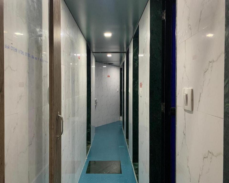 Neenava Dormitory Hotel in Mumbai