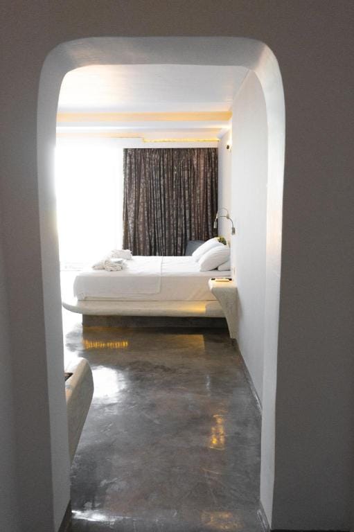 Demilmar Luxury Suites Hotel in Perissa