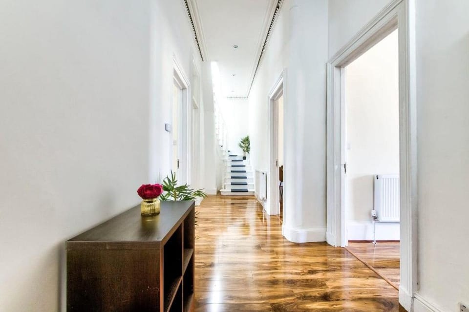 Stunning & Luxurious 5 bedroom apt, very central Apartment in Glasgow