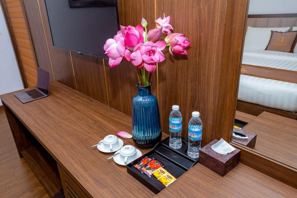 Căn hộ dịch vụ có ban công view biển Apartment in Laos