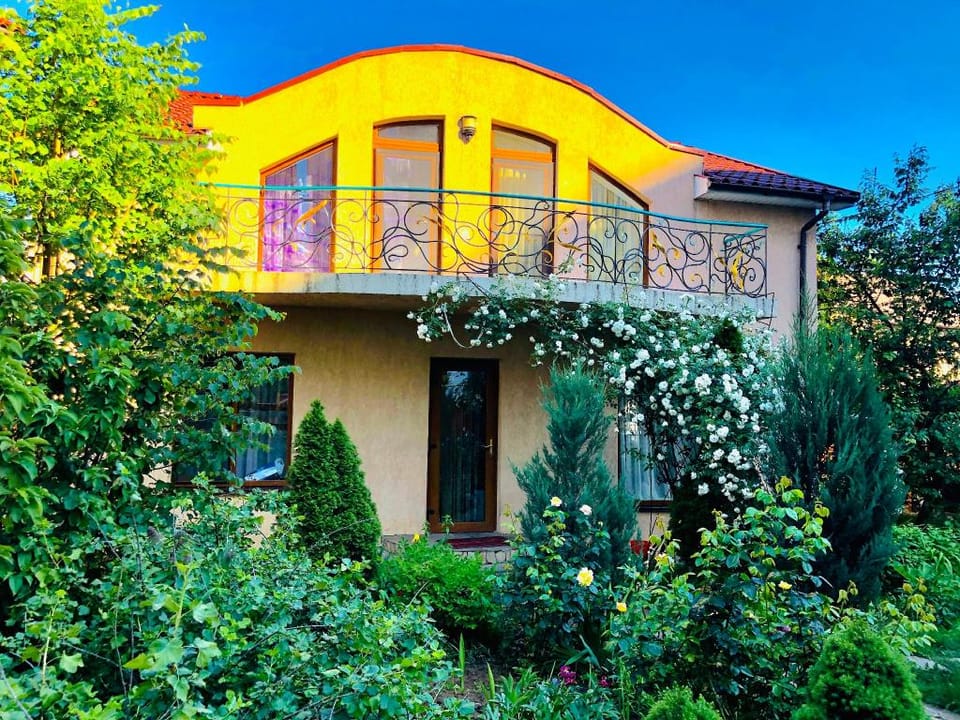 Arcadia House  Vacation rental in Odessa