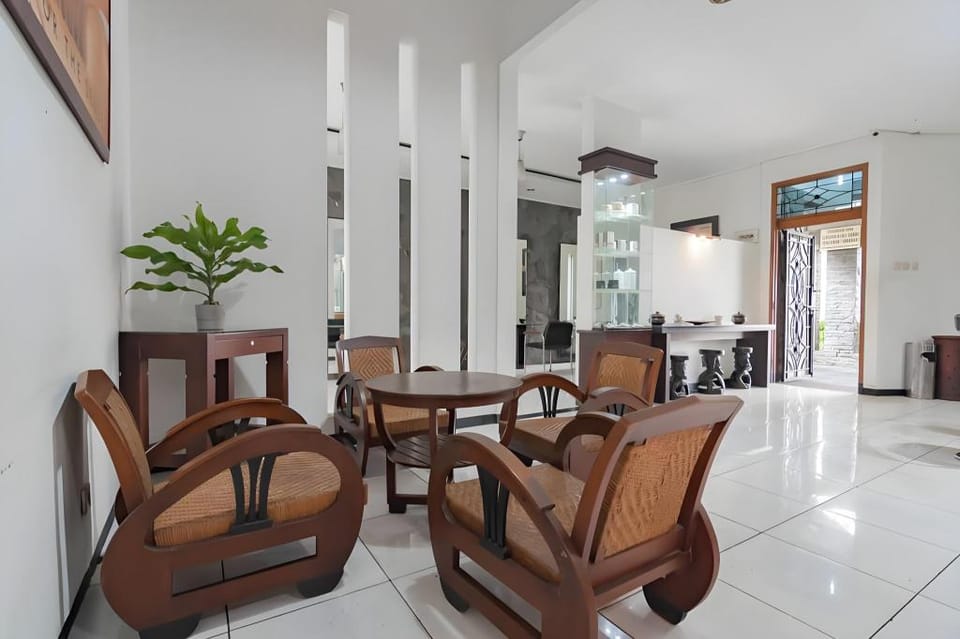 Imelda Residence Setrasari RedPartner Hotel in Parongpong