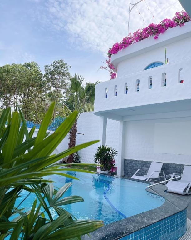 New Santorini 2021 - Best choice in Ha Long Villa in Laos