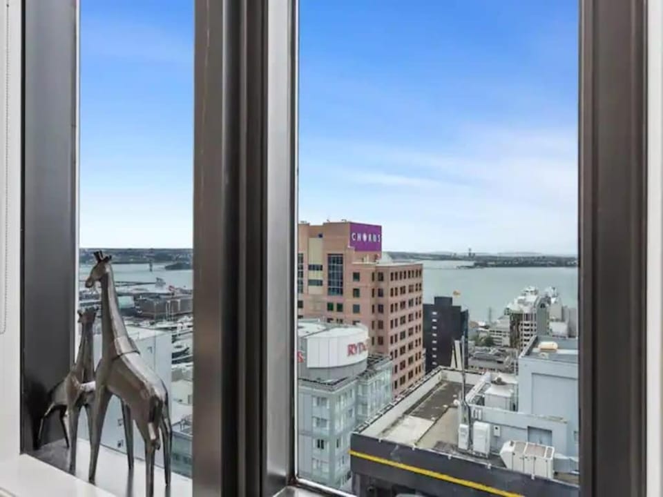 Stunning 2BR with Views Near Sky Tower Zodiak Stays Apartment in Auckland