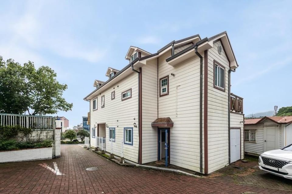 Geojae ireece Pension Bed and Breakfast in South Korea