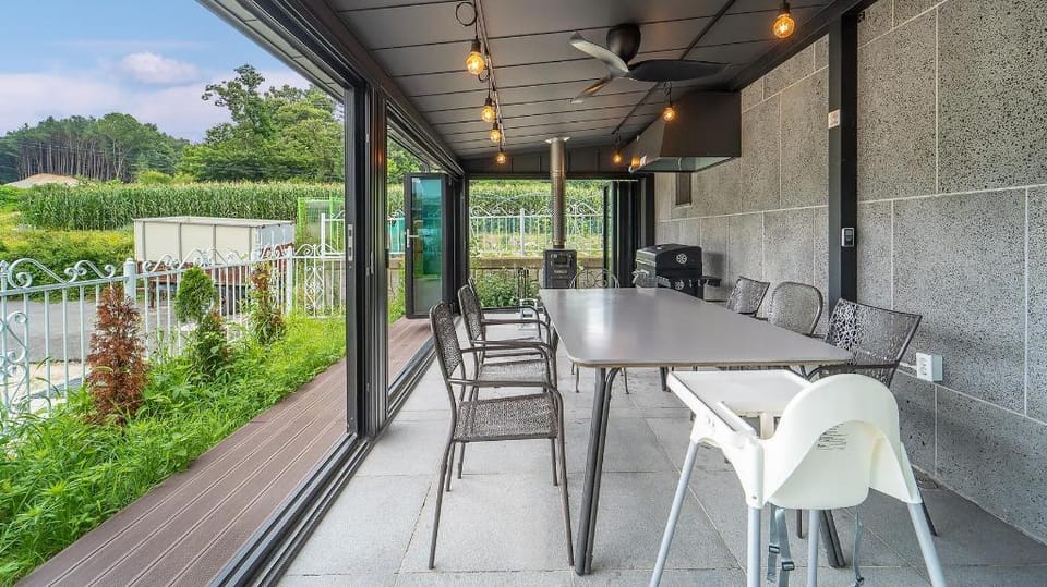 Chuncheon Staysaint21 Poolvilla Bed and Breakfast in Gyeonggi-do