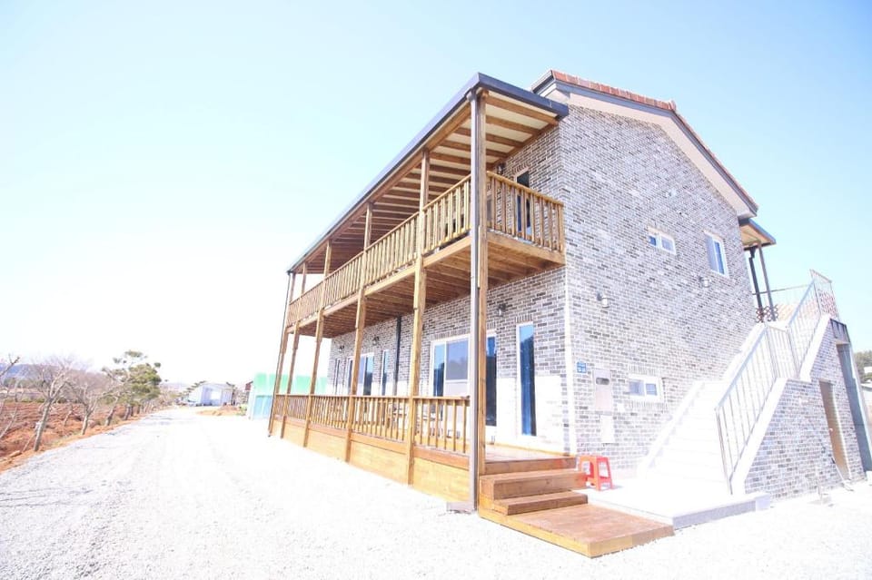 Mongsanpo High Beach Pension Bed and Breakfast in South Korea