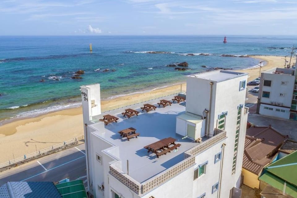 Donghae Eodaleul Damda Bed and Breakfast in South Korea