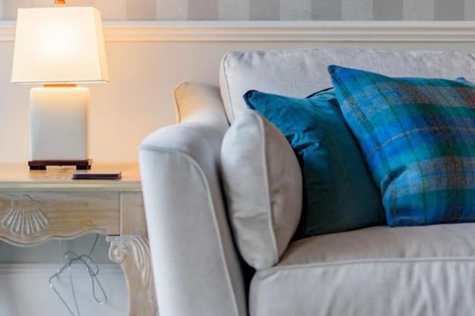 Escape To Edinburgh @ Albyn Place Apartment in Edinburgh