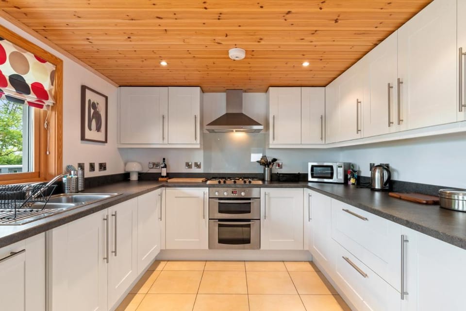 Lodge 5 Longbury - Luxury Lodge, Golf Course Views, Restaurant and Spa Facilites Vacation rental in Saint Florence