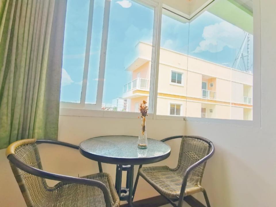Lanting House  / 2 person Room / King Bed/ Balcony Apartment in Patong