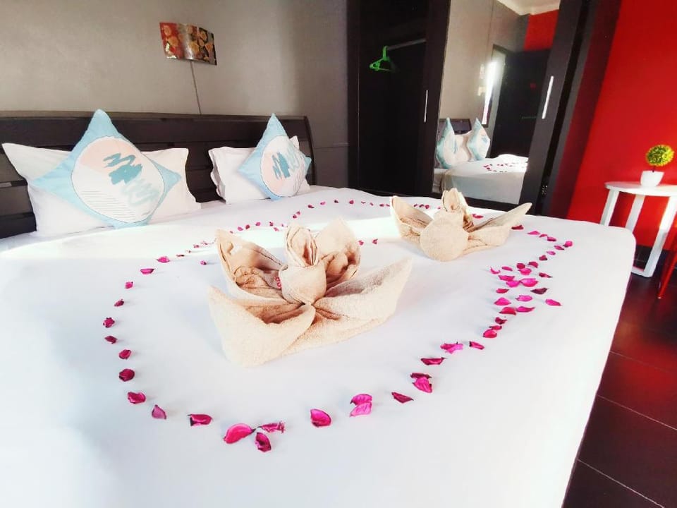 Belle Cose Guesthouse / King Bed Room/ 2 person 2 Apartment in Patong