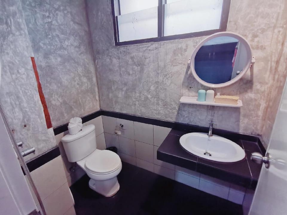 Belle Cose Guesthouse / King Bed Room/ 2 person Apartment in Patong