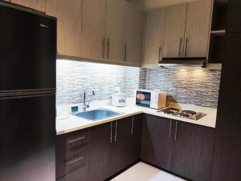 Good for couples or singles 1 Bed/ 1 bath Apartment in Makati