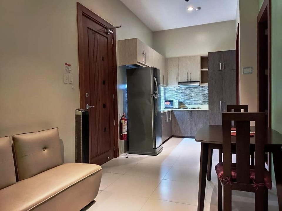 Good for couples or singles 1 Bed/ 1 bath Apartment in Makati