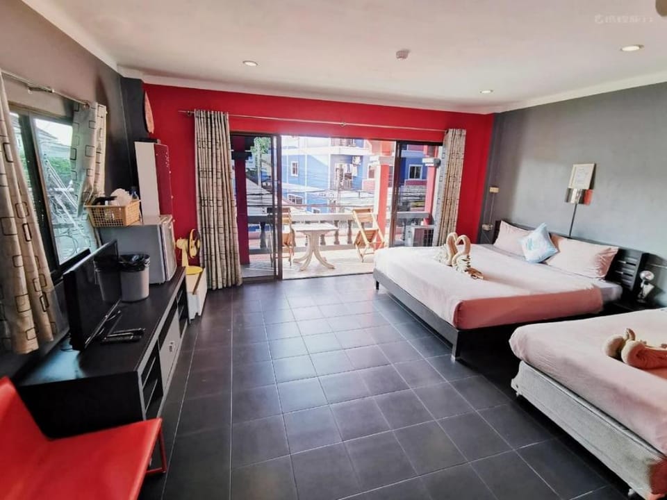 Belle Cose Guesthouse / 4 person Room/ King+Queen Apartment in Patong