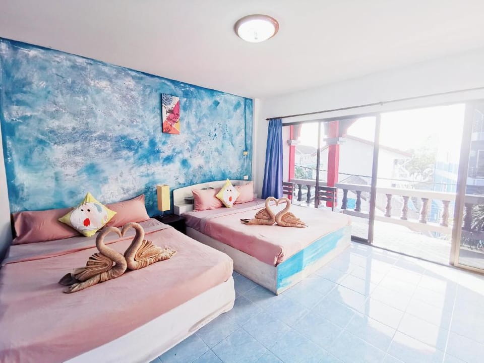 Belle Cose Guesthouse / 4 person Room/ King+Queen2 Apartment in Patong