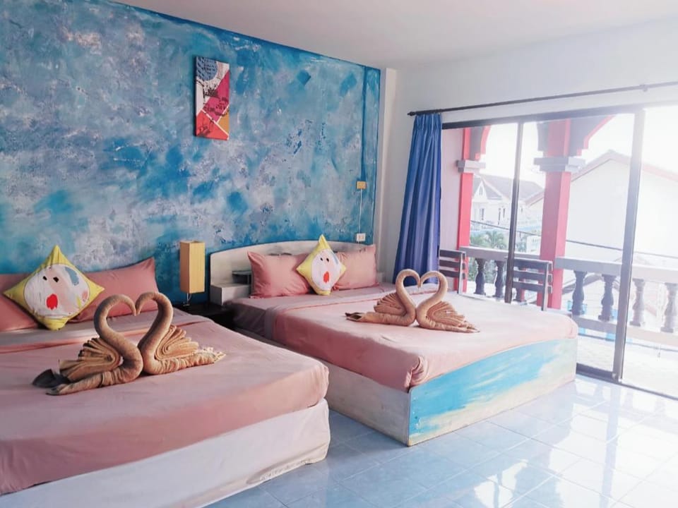 Belle Cose Guesthouse / 4 person Room/ King+Queen2 Apartment in Patong