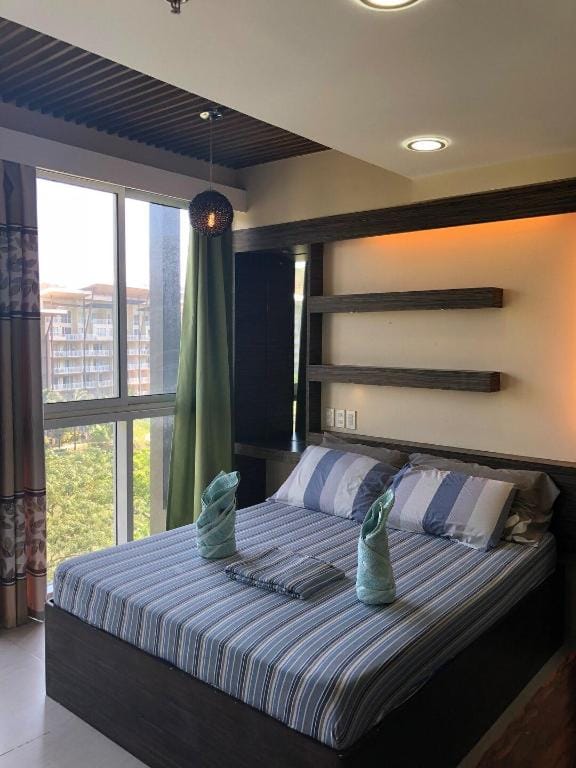 Two-Bedroom Lagoon View Pico de Loro Apartment in Nasugbu