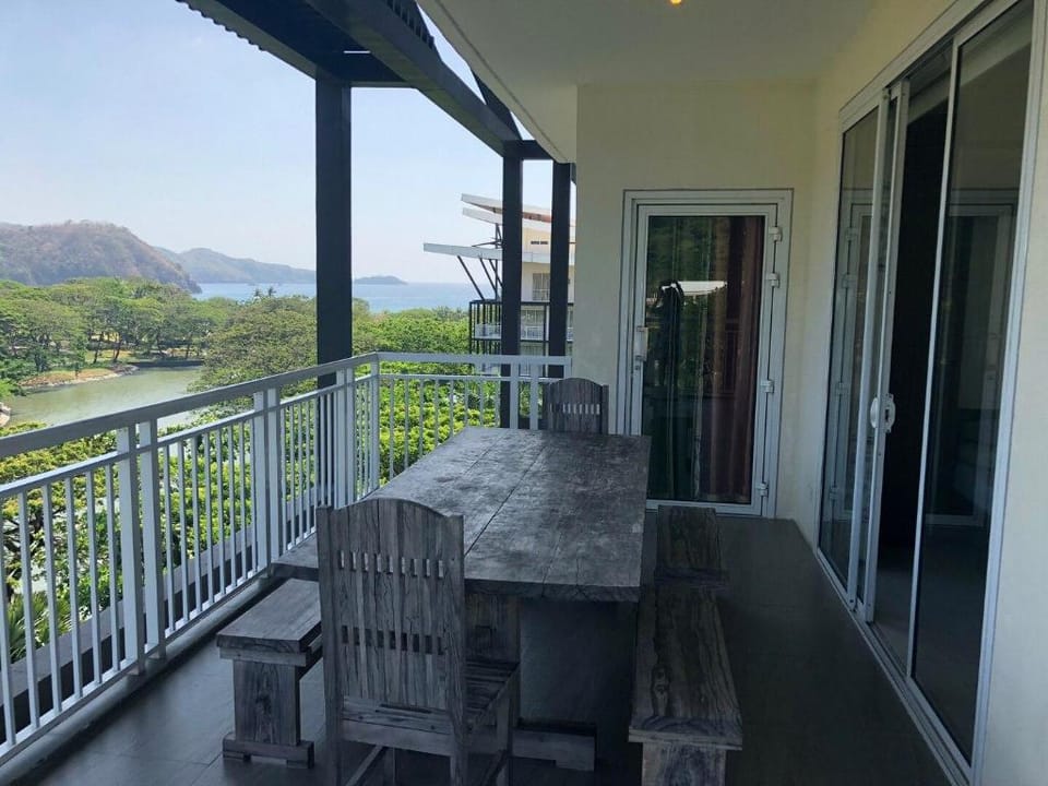 Two-Bedroom Lagoon View Pico de Loro Apartment in Nasugbu