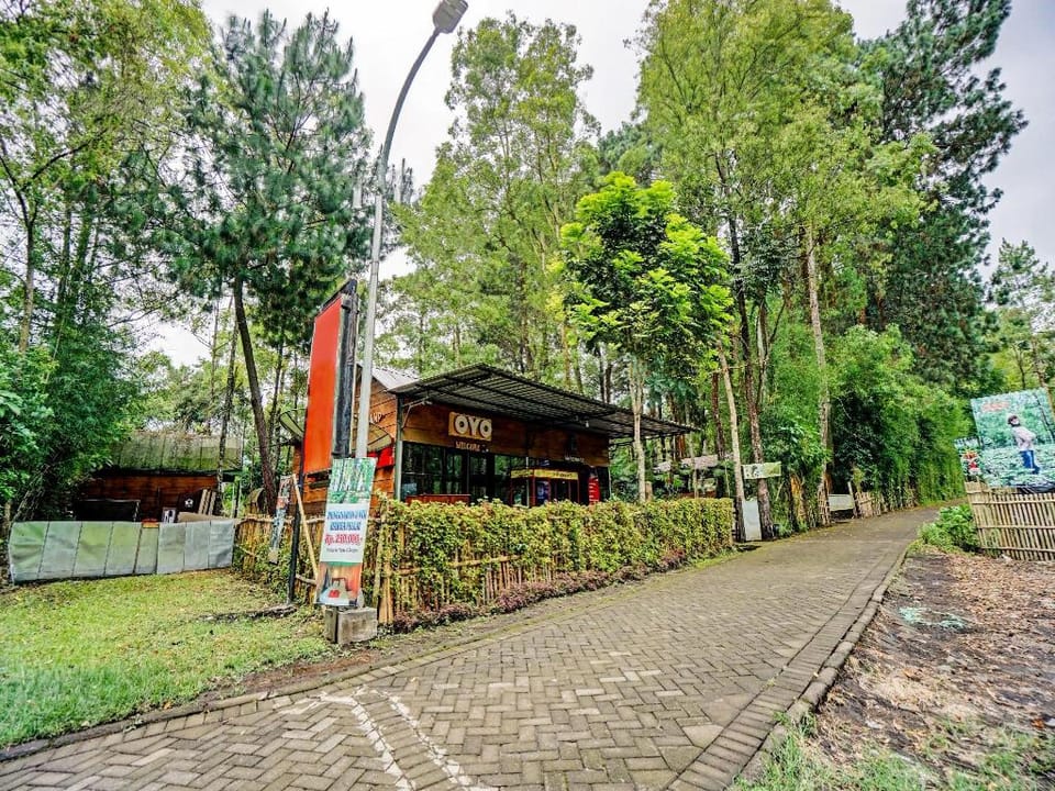 OYO 90474 Caravan Camp Hotel in Batu