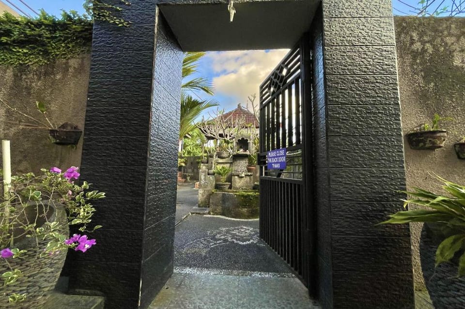 Mongan Homestay Beside The Belulang Hot Spring Bed and Breakfast in Bali