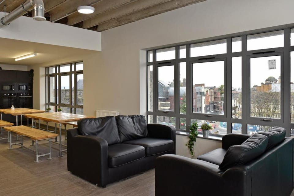 Cwtsh Hostel Central Swansea, Social & Modern, Near Train Station Hostel in Swansea