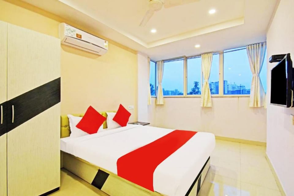 Goroomgo Royal Galaxy Newtown Kolkata Hotel in Kolkata