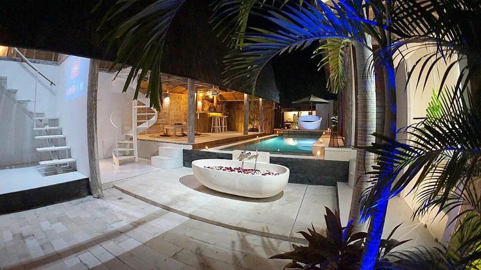 Private Vacation Rentals Villa, 2 Pools 4 Bedrooms Villa in Kuta