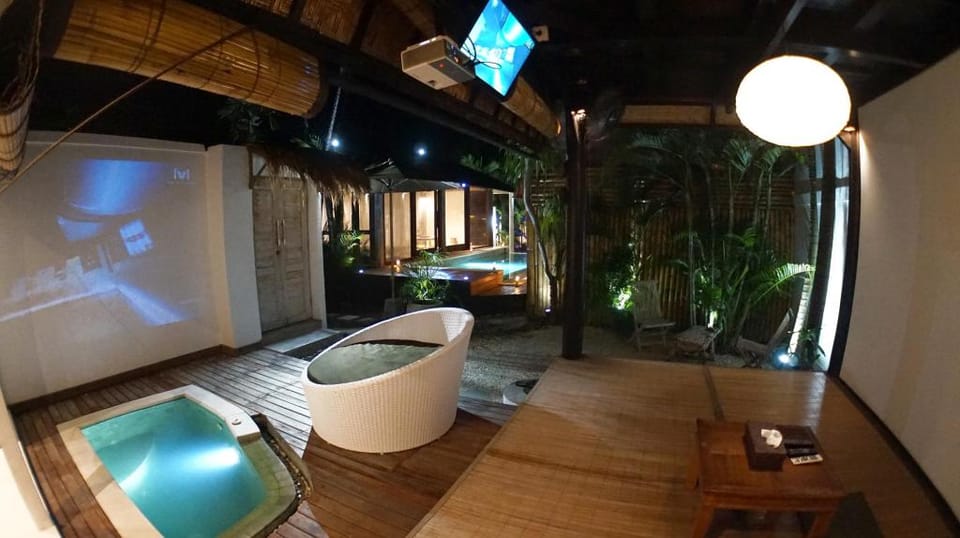Private Vacation Rentals Villa, 2 Pools 4 Bedrooms Villa in Kuta