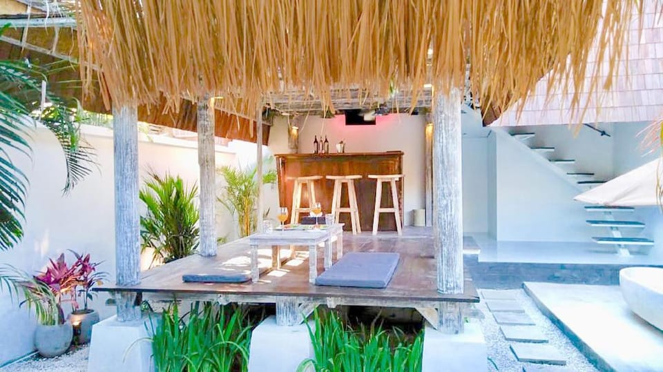 Private Vacation Rentals Villa, 2 Pools 4 Bedrooms Villa in Kuta