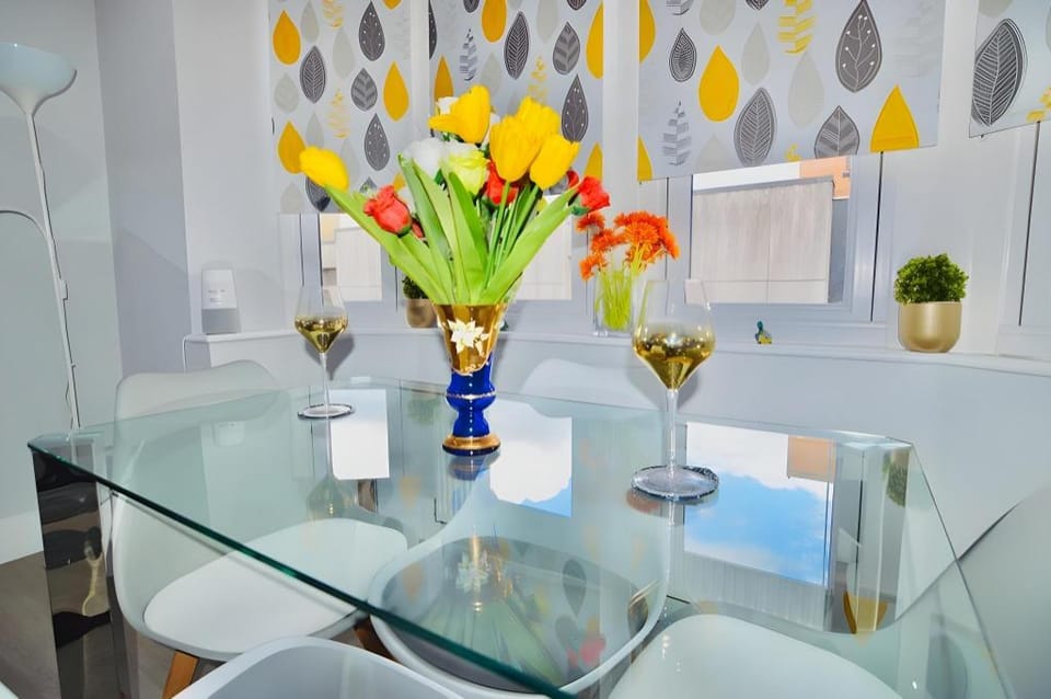Morden Central Self Contained Flat By CozyNest Apartment in Reading