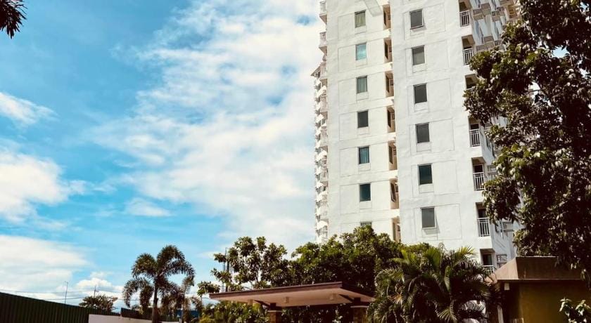 Fiber Speed WIFI with Pool Alabang Condominium  Apartment in Muntinlupa