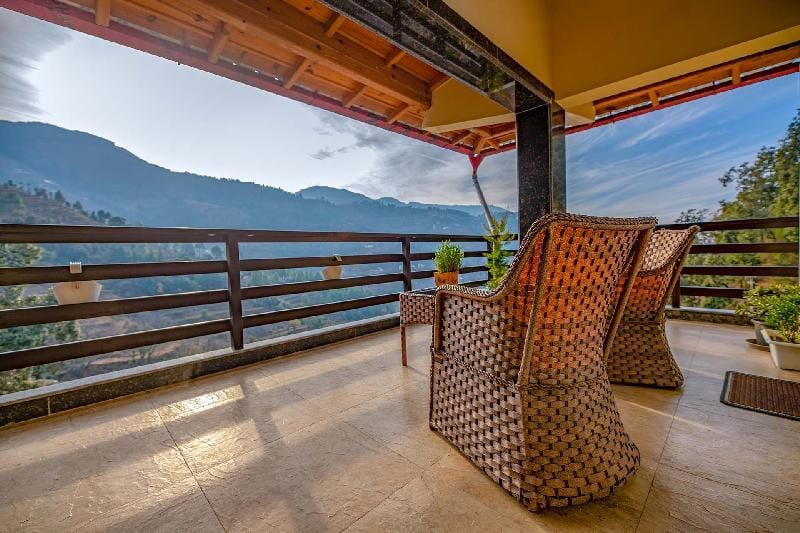 Golden bliss cottage by VEO - Part of StayVista Villa in Uttarakhand