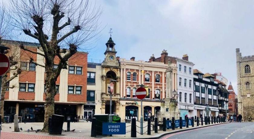 Cosy Central Self Contained Flat by CozyNest Apartment in Reading