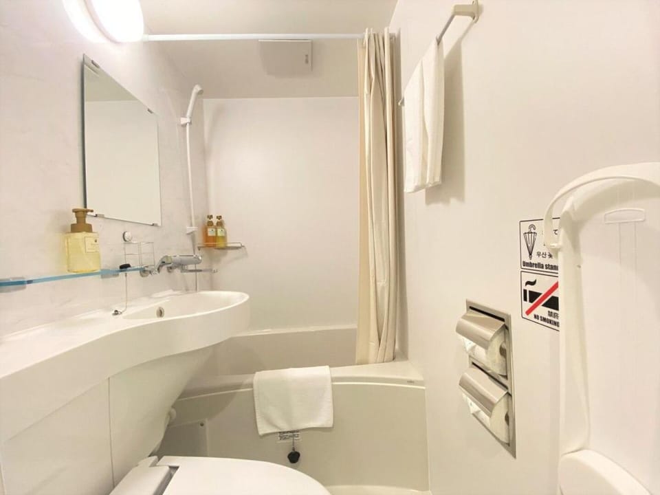 K.K.House British S, Shin-Osaka 10min, subway 6min Apartment in Osaka