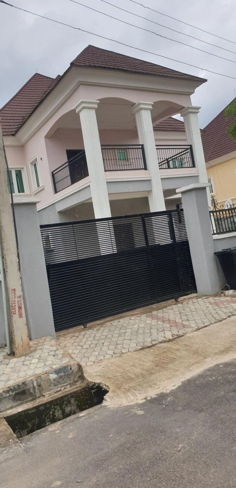 A 4 bedroom Duplex in a serene and secure estate Vacation rental in Abuja