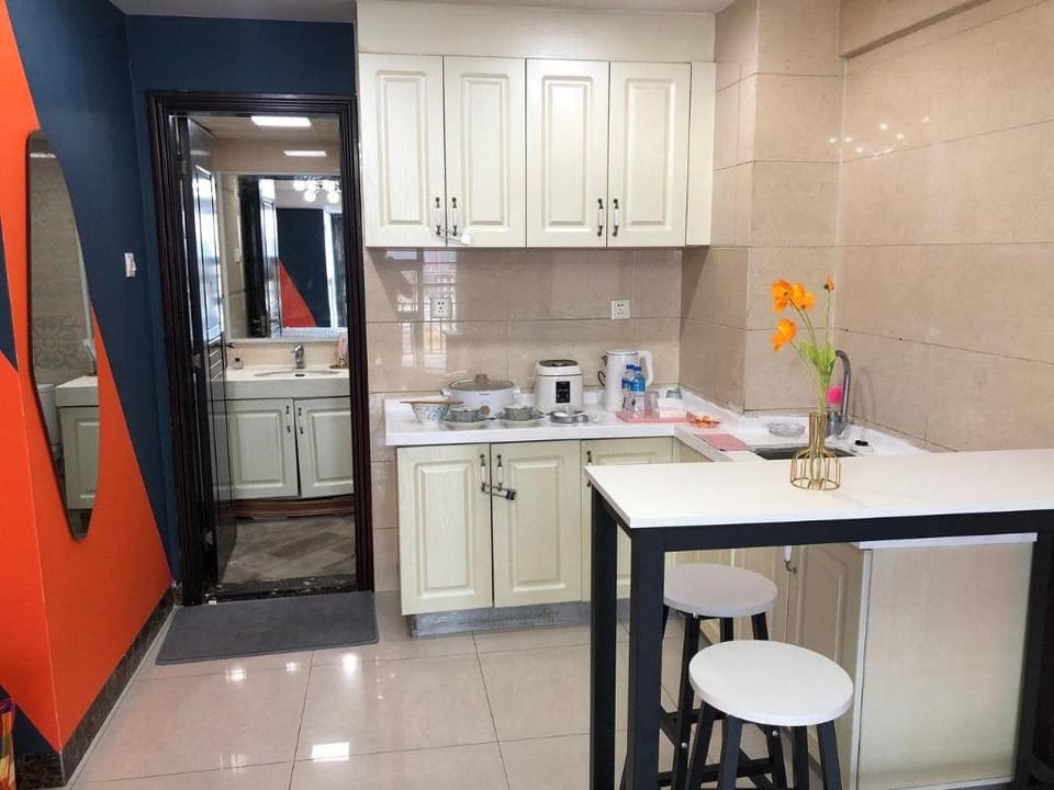 B【橙 逸】嘉洲广场/金铂天地商圈/北欧商务风/干净卫生/巨幕投影 Apartment in Guangzhou
