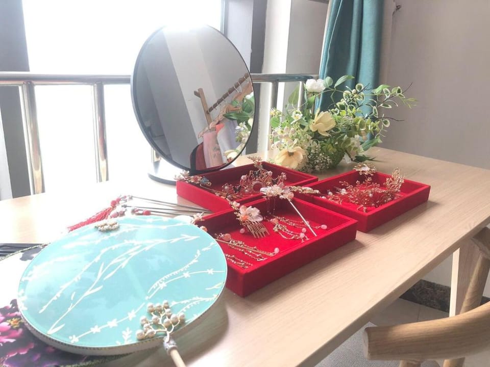 T【唐梦】嘉洲广场/金铂天地/汉服文化/落地窗/干净卫生/巨幕投影 Apartment in Guangzhou